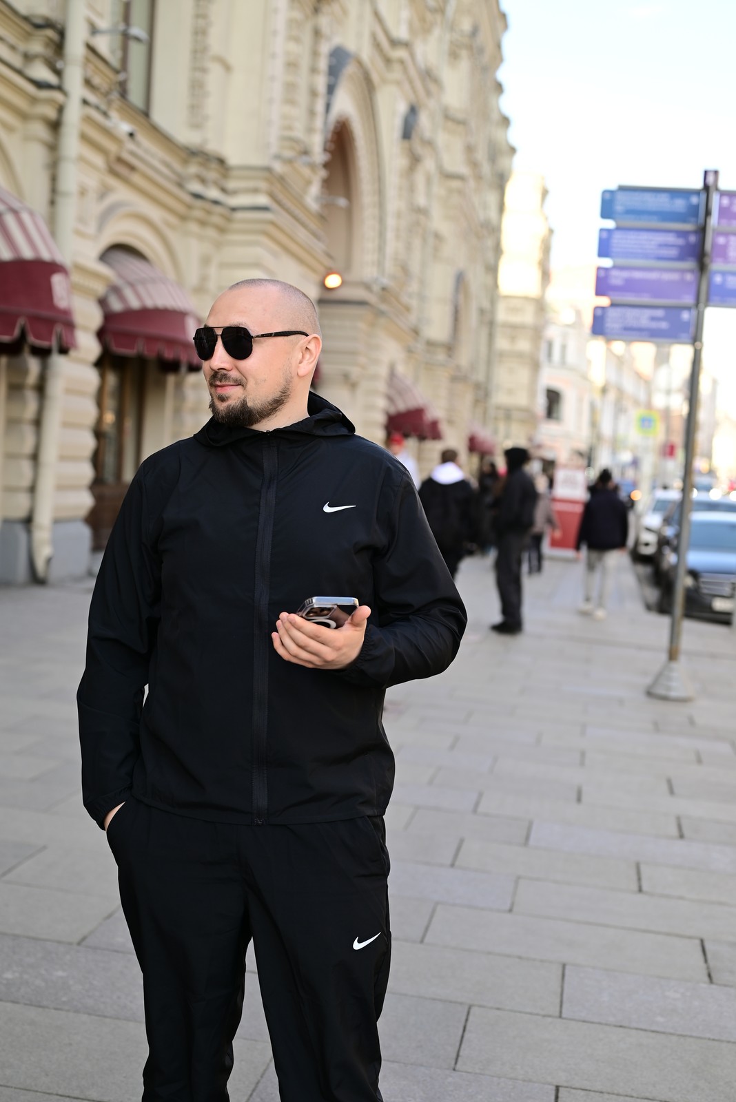 Костян на улице города